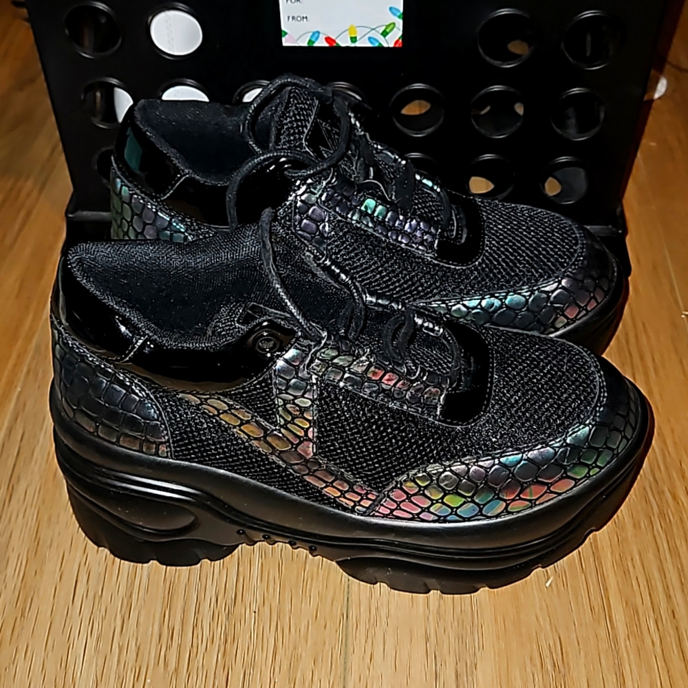 YRU Matrixx sneakers